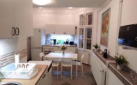 Fsqh Under Apartman
